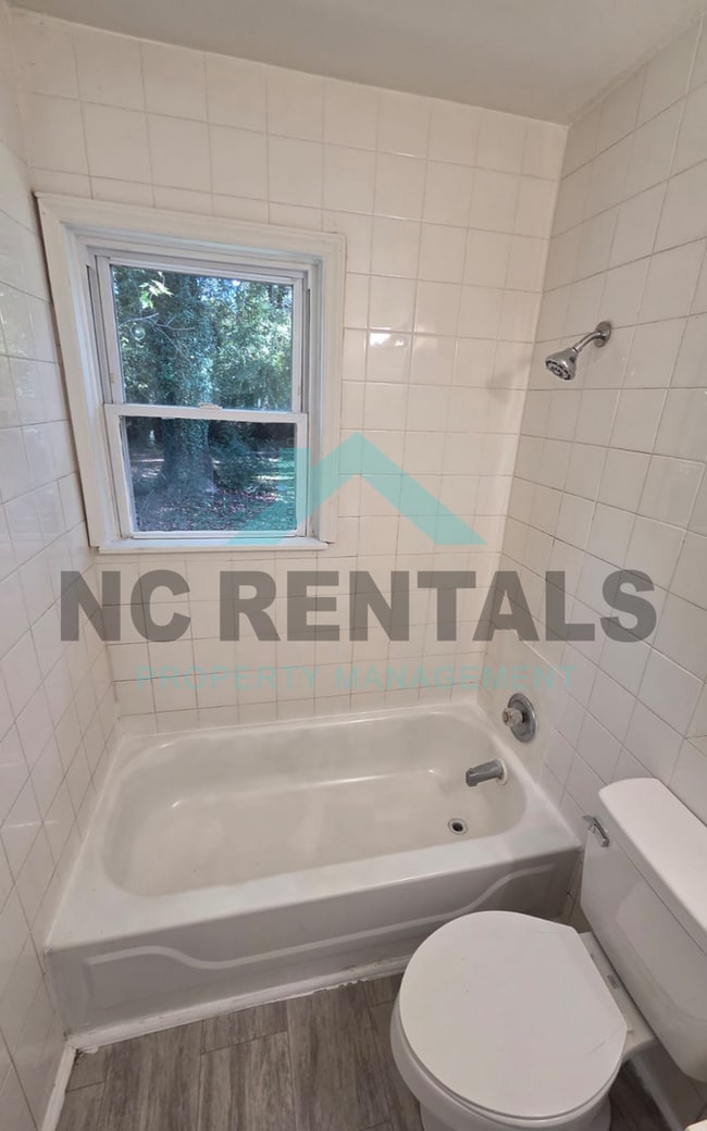 Building Photo - 1012 Nancy Ln SE