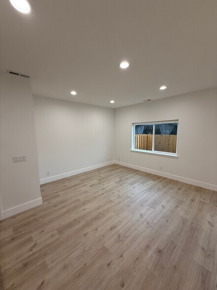 Building Photo - 3127 N Fruitland Ln