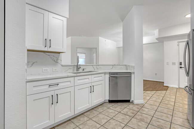 Building Photo - 340 Crestwood Cir