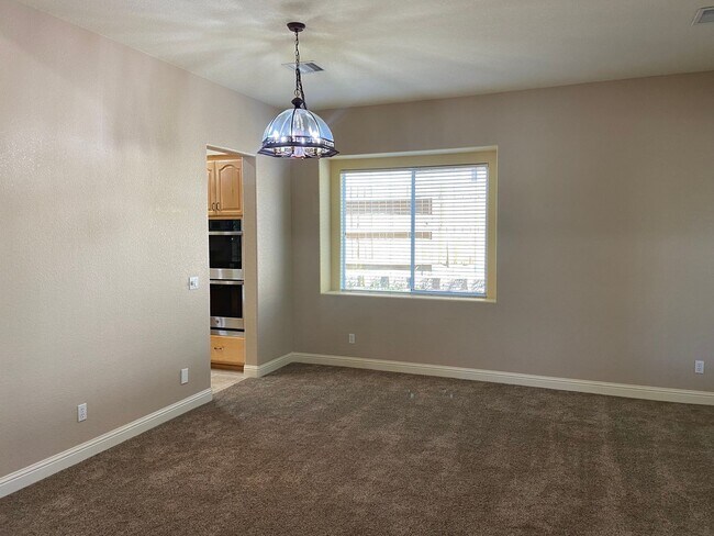 Building Photo - Broadstone Solar Home - 5 Bdrms, 4 Baths