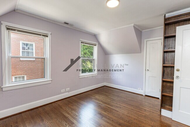 Building Photo - 2414 Farthing St