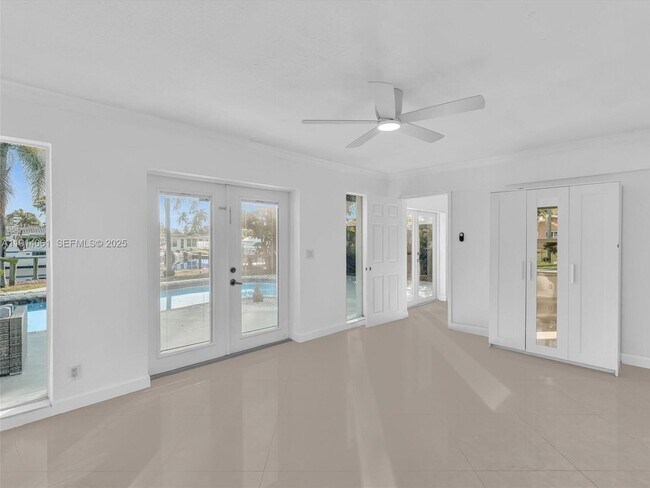 Building Photo - 4416 SW 35th Ave