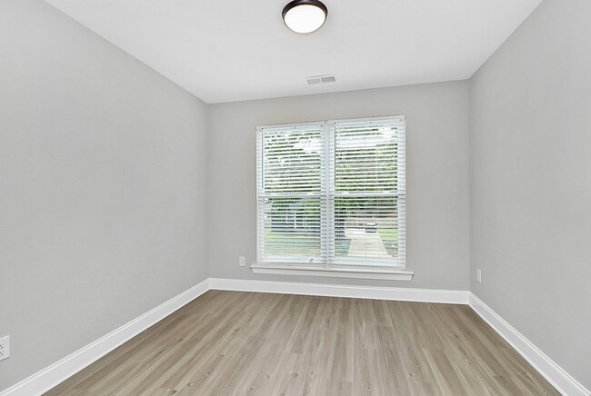 Building Photo - 2730 Catalina Ave