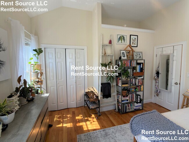 Building Photo - 14 Flint St