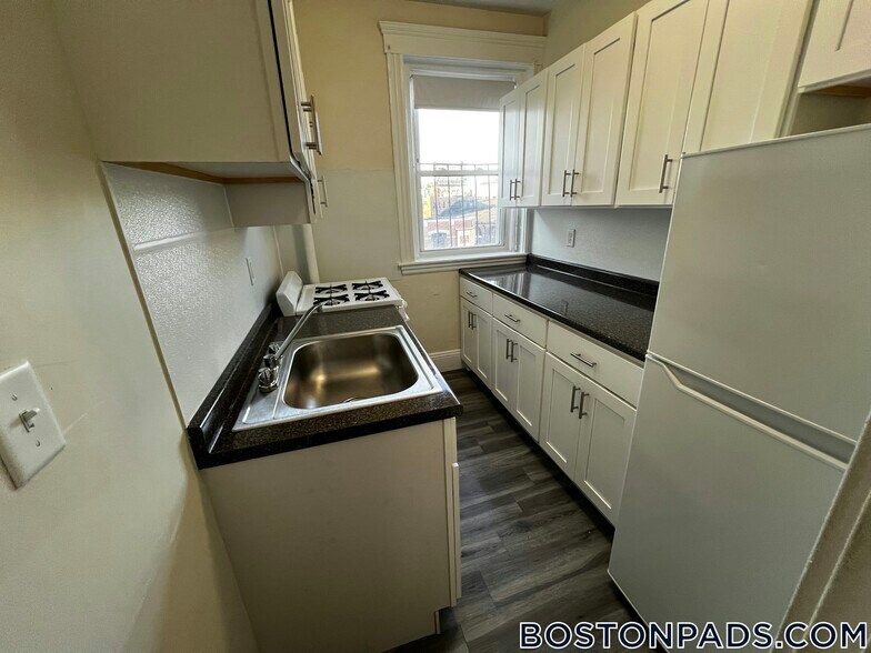 Building Photo - 1185 Boylston St