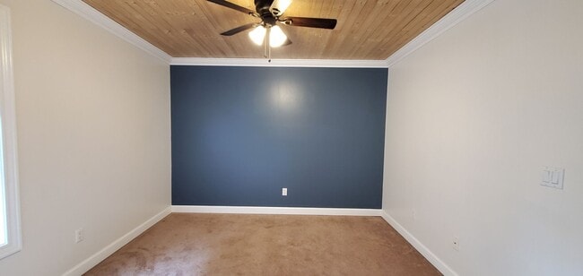 Building Photo - Spacious 5 Bedroom Executive Level Home