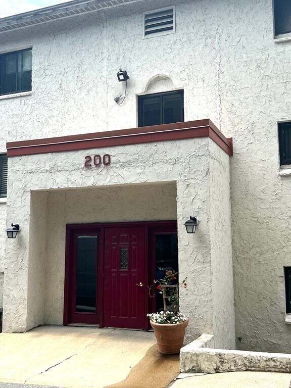 Building Photo - 200 Fellsview Terrace