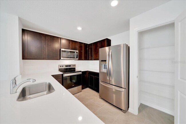Building Photo - 6614 SW 81st Loop