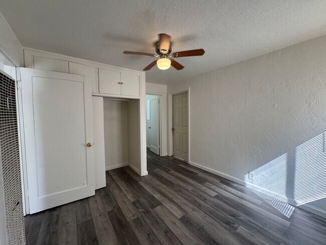 Building Photo - Cute One Bedroom Cottage with Parking Space