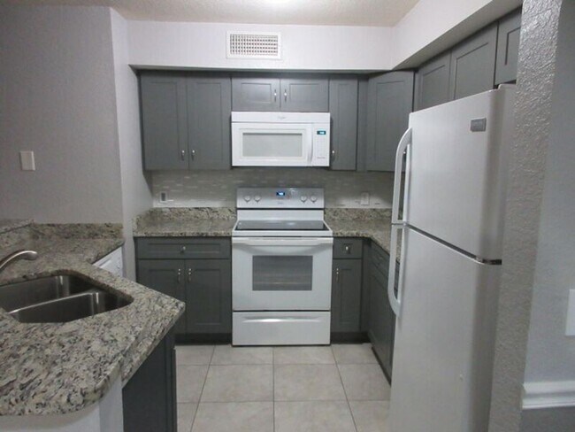 Building Photo - 831 Camargo Way