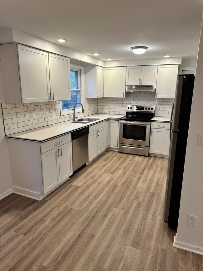 Building Photo - 4746 Stonehurst Rd