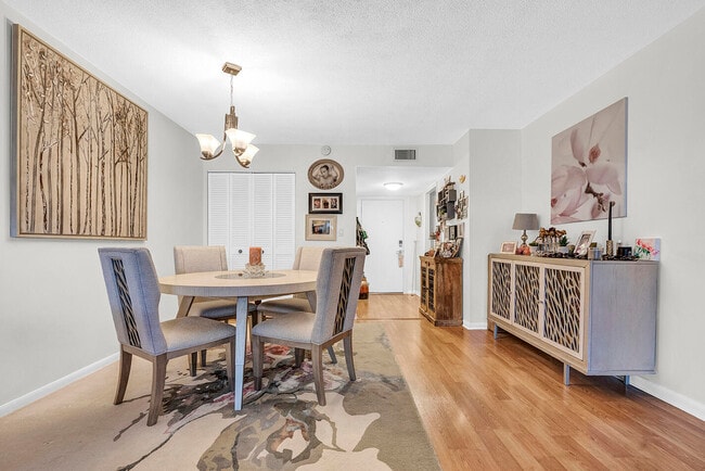 Building Photo - 1904 S Ocean Dr