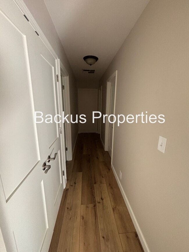 Building Photo - Great one-story home with the serenity of Pine Canyon