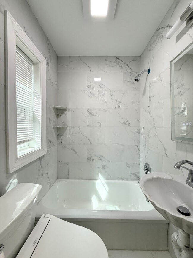 Building Photo - 60 Park St