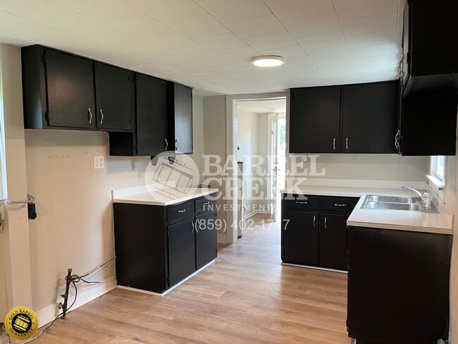 Building Photo - 2-Bed 1-Bath House