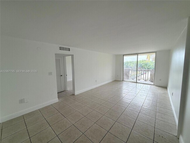 Building Photo - 1800 Sans Souci Blvd