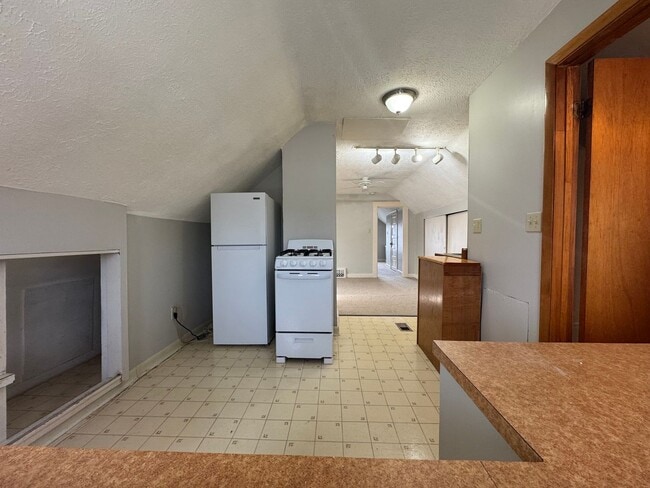 Building Photo - 1285 Cook Ave