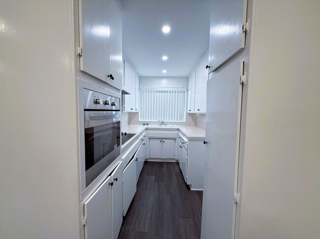 Building Photo - 525 Fischer, 1