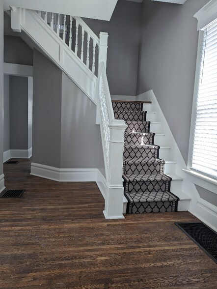 Building Photo - 382 Wyandotte Ave