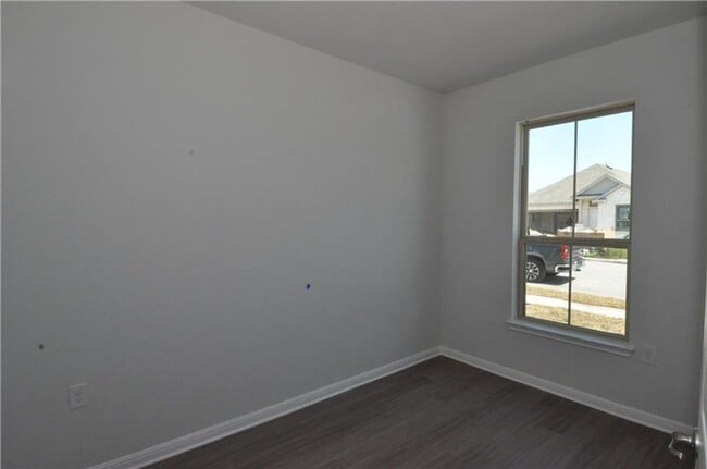 Building Photo - Great location in a quiet neighborhood! Pet Friendly!