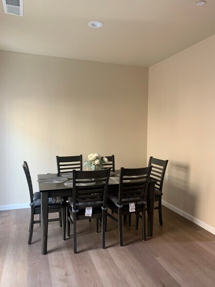 Building Photo - 3640 Newport Ave