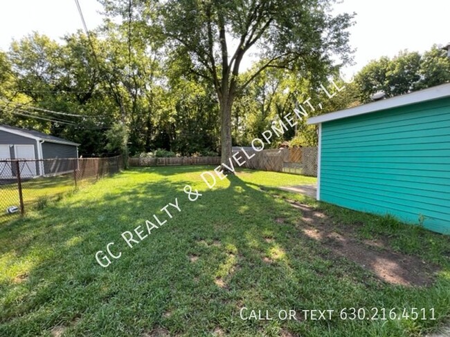 Building Photo - ***FULLY UPDATED / RIVER FOREST LOCATION /...