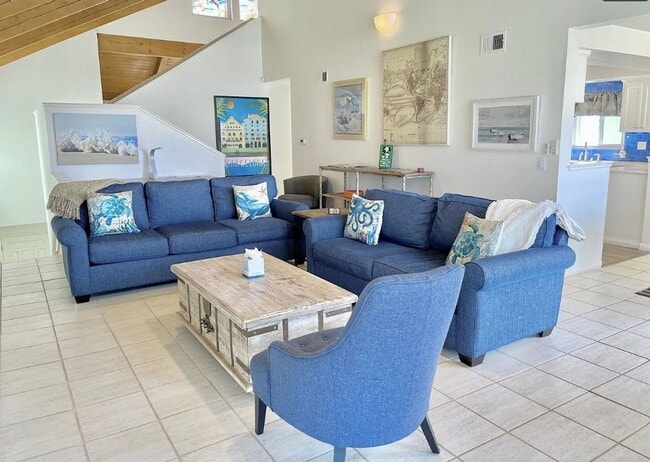 Building Photo - 4025 Ocean Dr