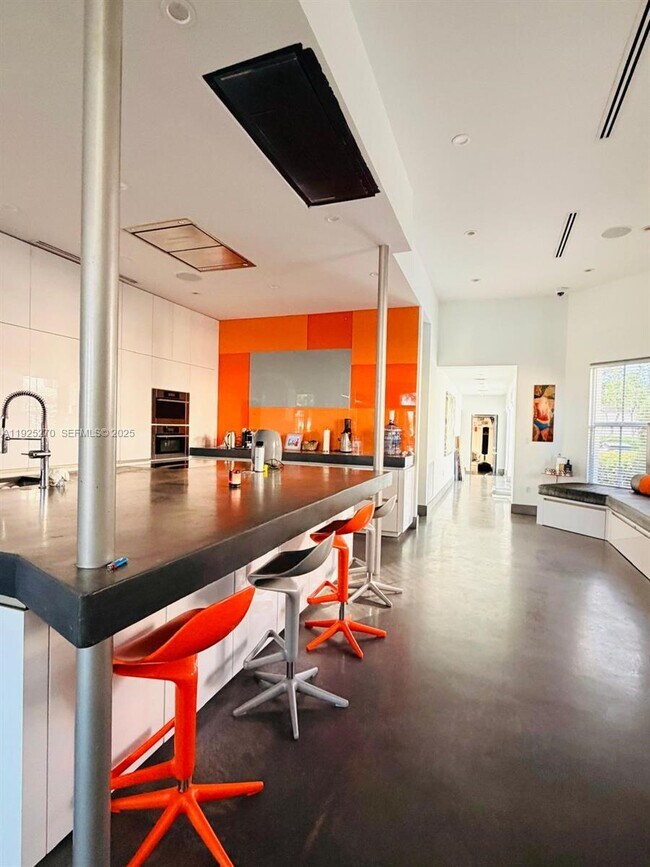 Building Photo - 21025 NE 38th Ave