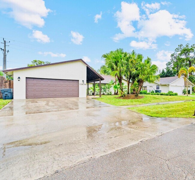 Building Photo - 13434 Columbine Ave