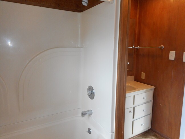 Building Photo - 2-Bedroom, 2-Bathoom Brick Home ***RENT SP...