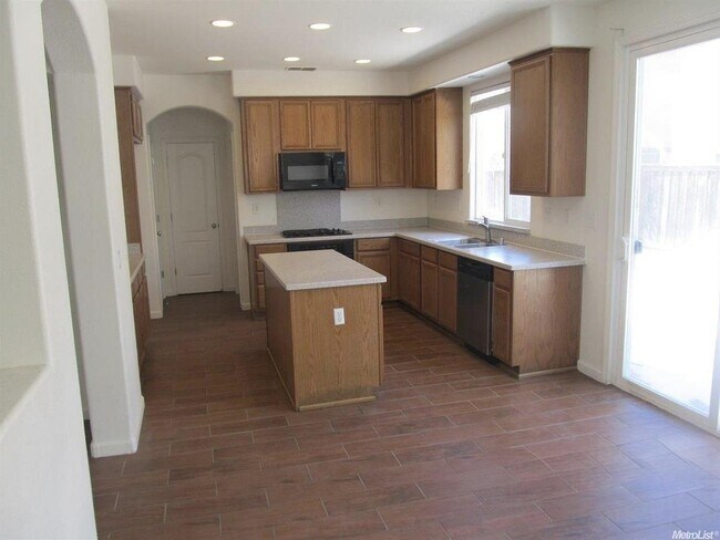 Building Photo - 233 American Farms Ave