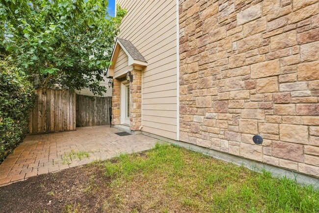 Building Photo - 1714 Ovid St