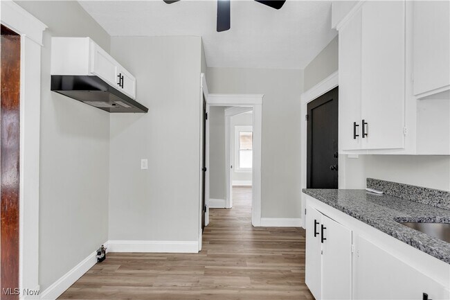 Building Photo - 428 E 148th St