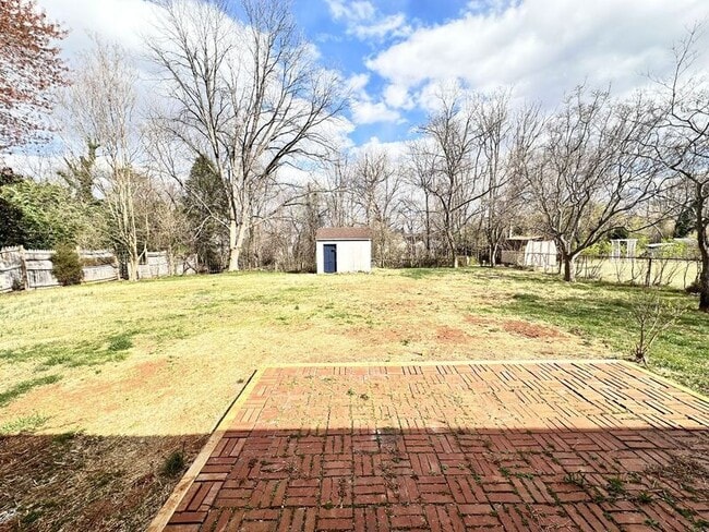 Building Photo - 1270 Peach Tree Dr