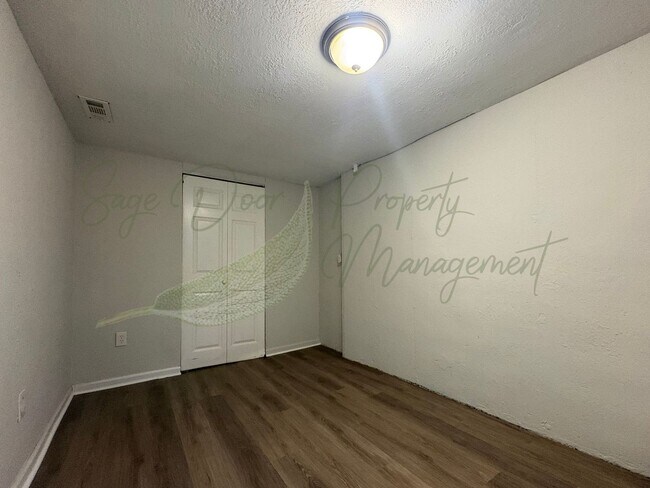 Building Photo - 11513 Richmond Ave