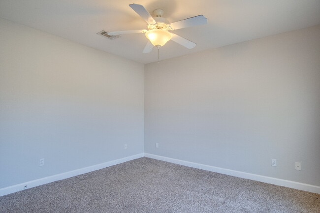 Building Photo - Spacious Pace Home with Office, Fireplace & Pergola