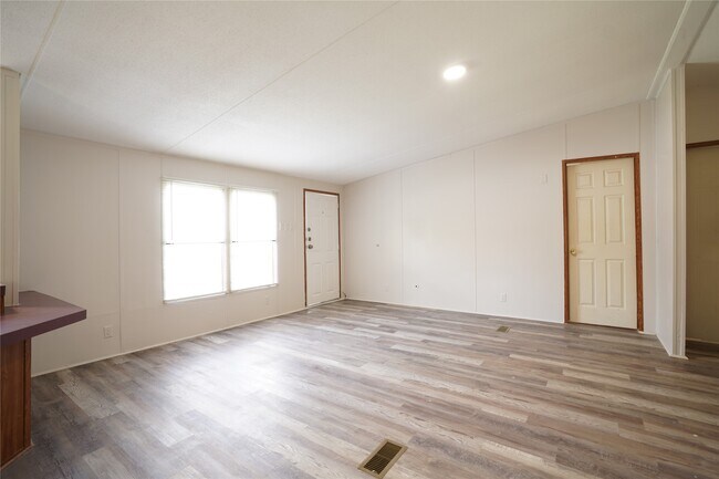 Building Photo - 9533 Cypress Dr