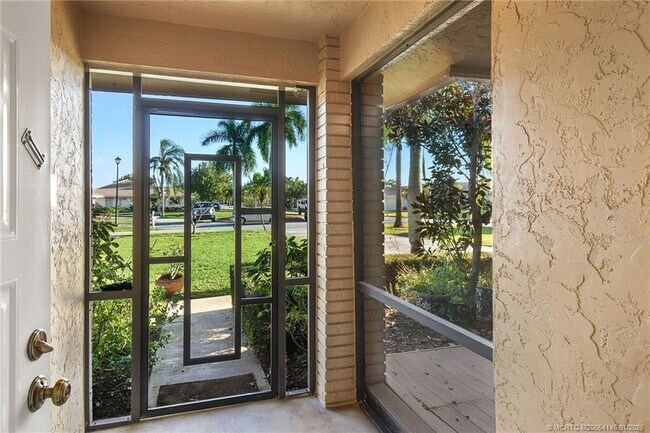 Building Photo - 2225 SW Creekside Dr