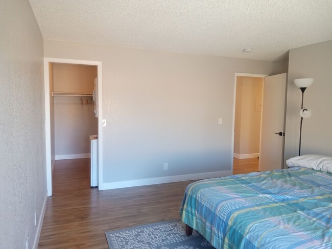 Building Photo - Fully furnished 2-bedroom | 1 bath home av...