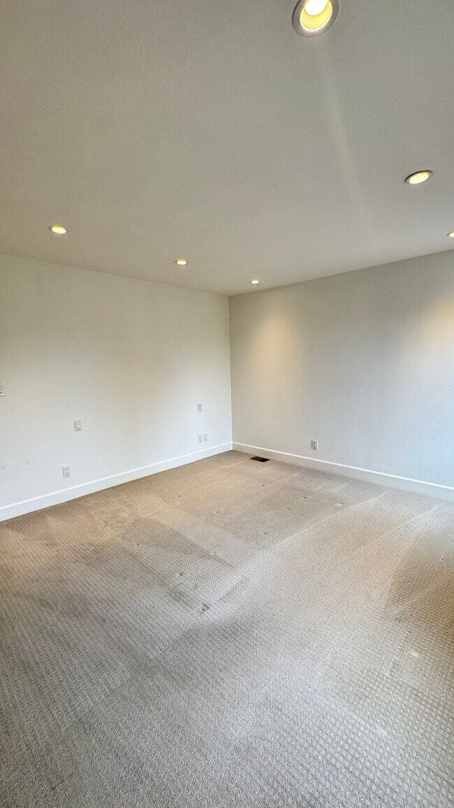 Building Photo - 1134 Manzanita Dr