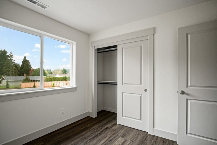 Building Photo - 1319 Oppek St NE