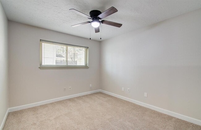 Building Photo - 3706 Brookbank Dr