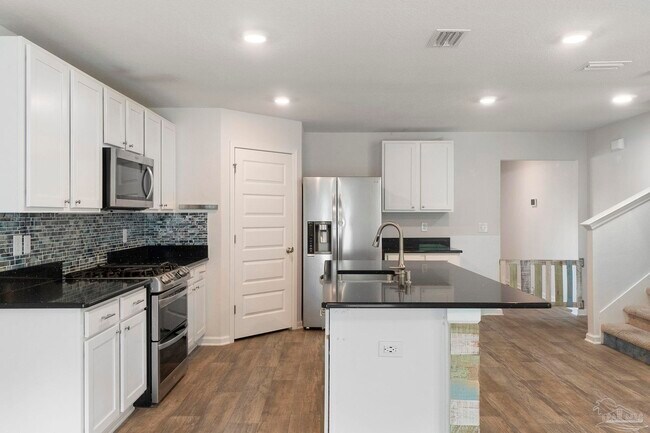 Building Photo - 10609 Queens Gate Cir