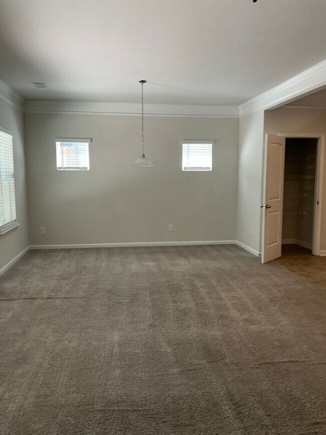 Building Photo - 3-bedroom, 2.5-bathroom single-family home