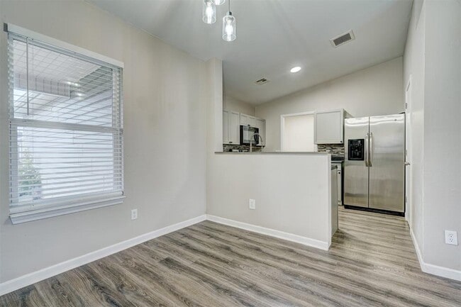 Building Photo - 10425 Aberdeen Dr
