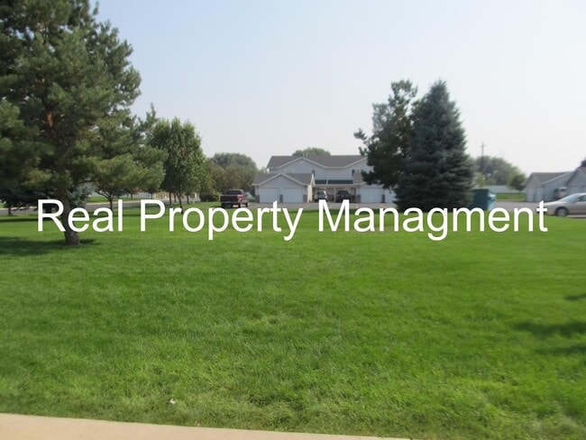 Building Photo - A Great 2 Bed, 1.5 Bath Town Home in Logan...