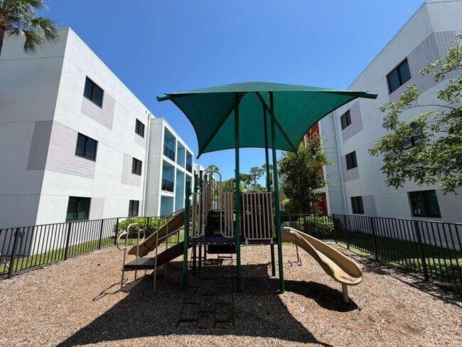 Building Photo - 4260 Lakewood Rd