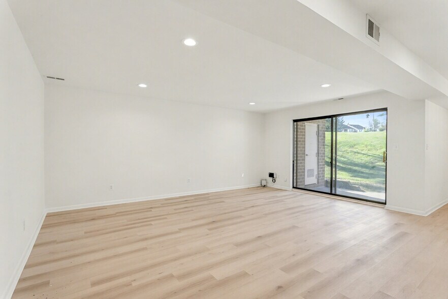 Building Photo - 13 Mullingar Ct