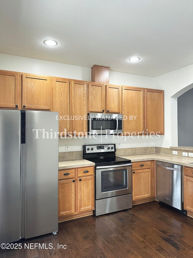Building Photo - 13039 Sunset Lake Dr