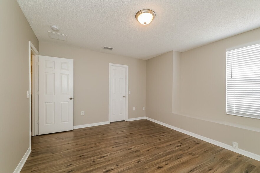 Building Photo - 1026 Cannock Dr